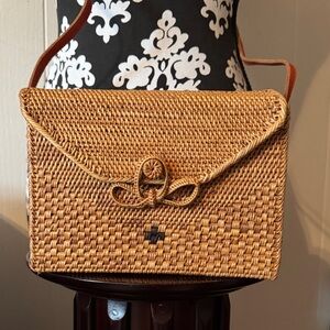 Elegant Tan Woven Shoulder Bag